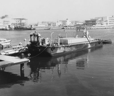 Chaland récupérateur d’hydrocarbures