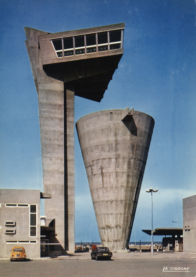 La tour vigie du port de Fos